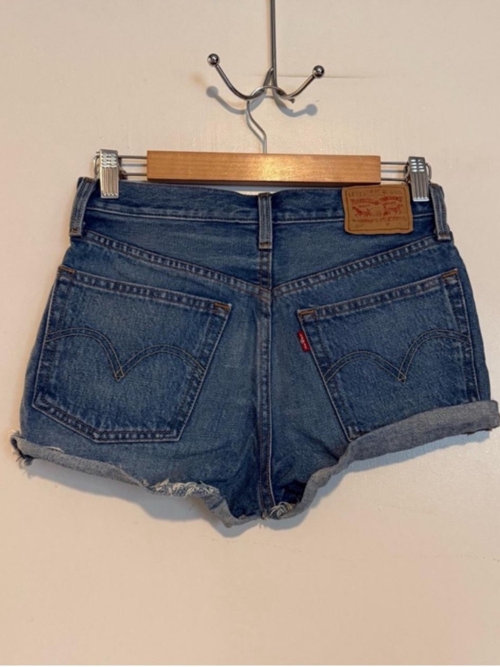 Levi’s cuffed cut off button fly mid rise short jean shorts size W24